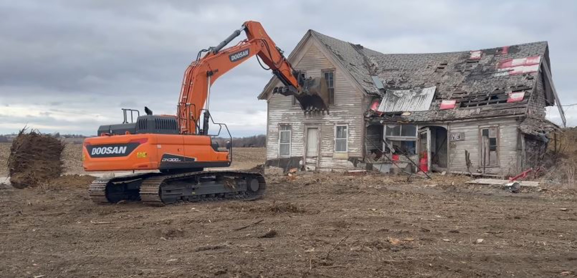 Demolition and site prep excavation near Melbourne, IA